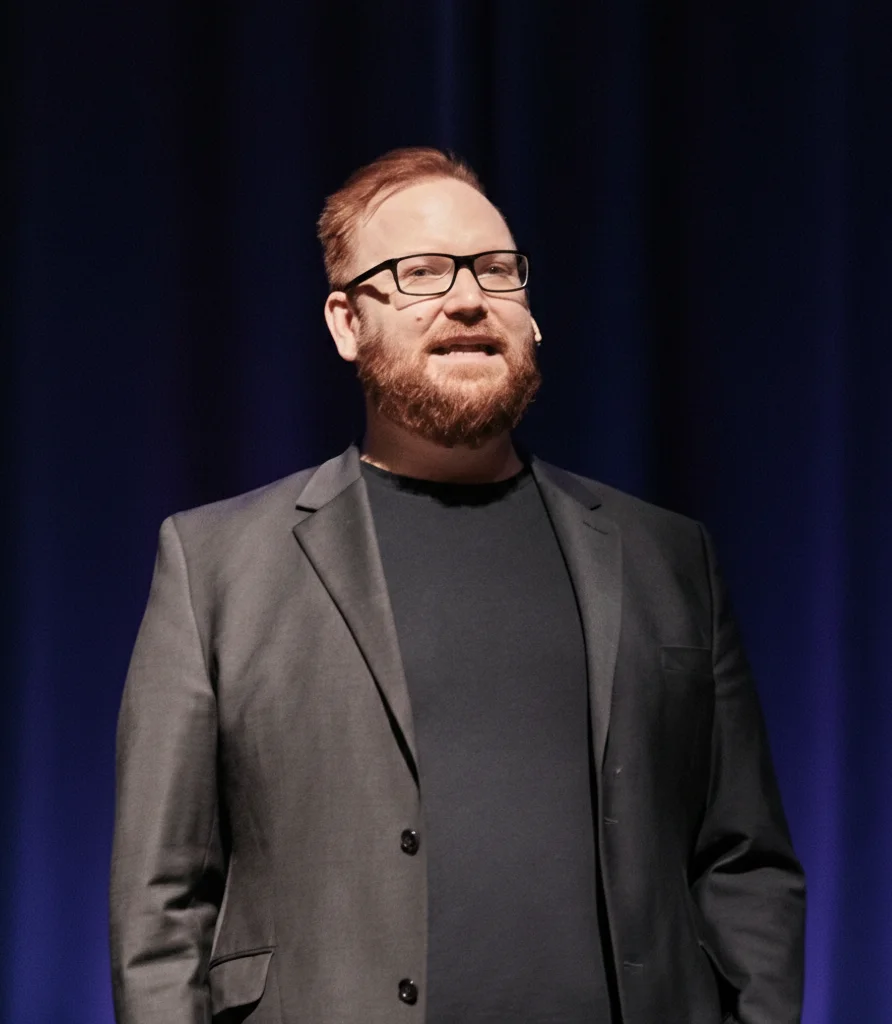 Jörg Dennis Krüger als Speaker